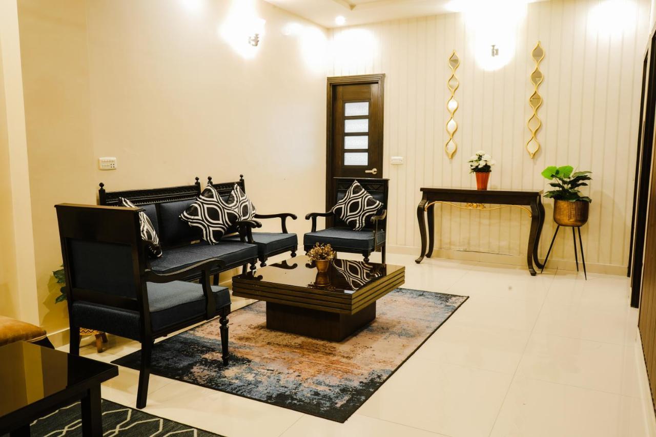Oxygym Club Hotel & Suites Faisalabad Eksteriør billede