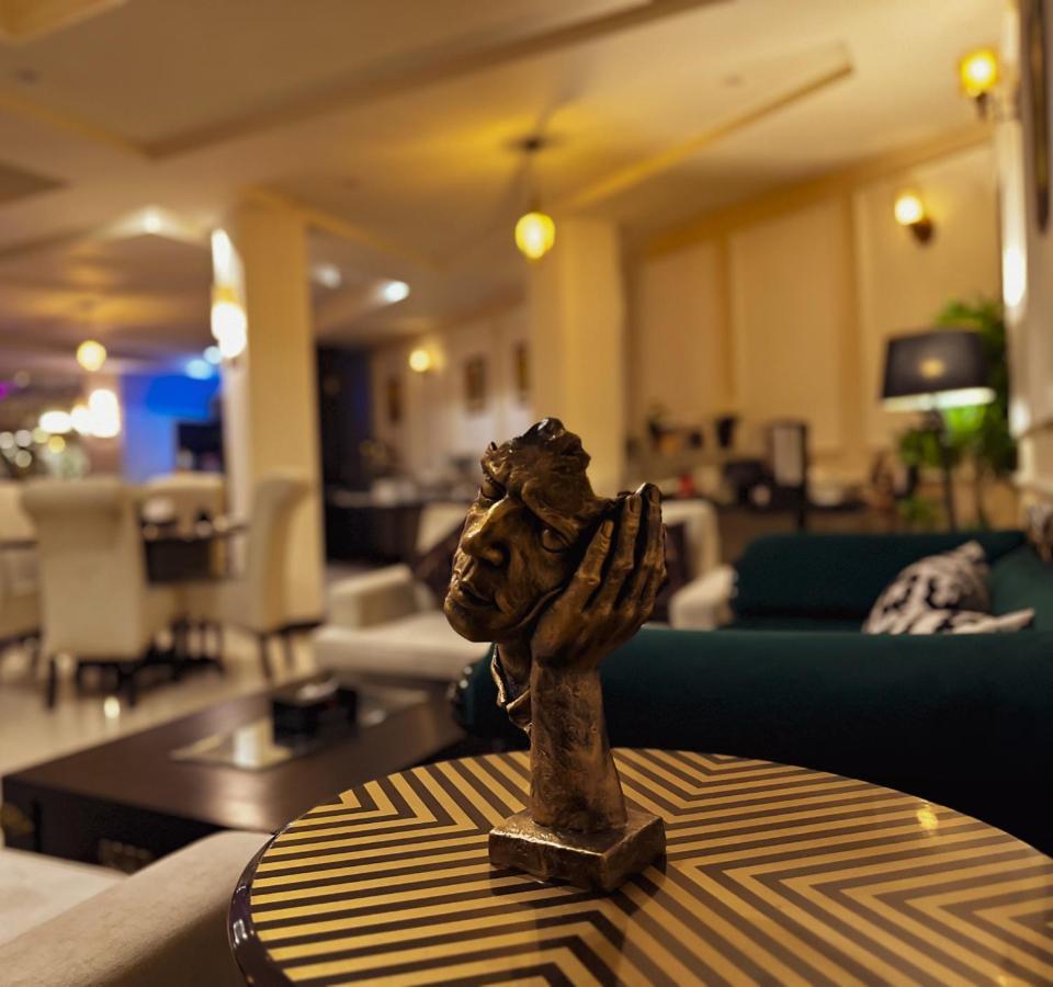 Oxygym Club Hotel & Suites Faisalabad Eksteriør billede