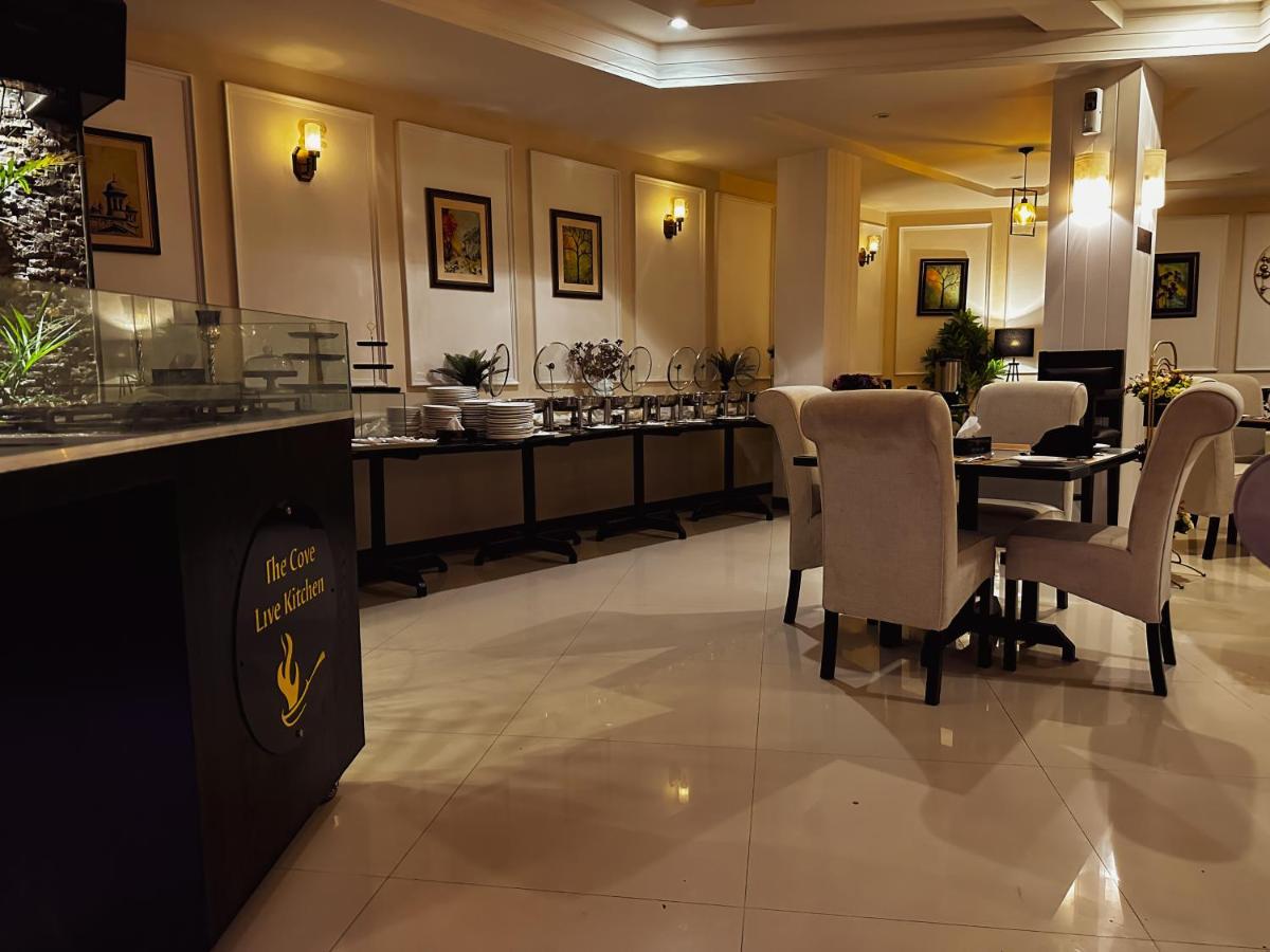 Oxygym Club Hotel & Suites Faisalabad Eksteriør billede
